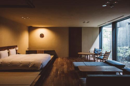 Una cama o camas en una habitación de Sowaka