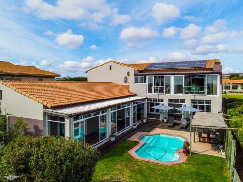 Πισίνα στο ή κοντά στο Flensborg Studios & Penthouse - Langebaan Golf Estate