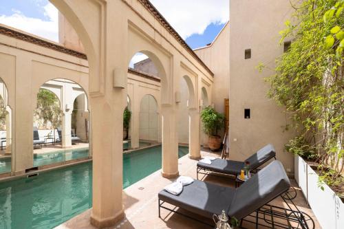 Piscina a La Villa Nomade o a prop