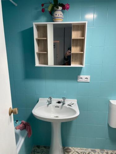 a bathroom with a sink and a mirror at La casita Azul in Cazorla