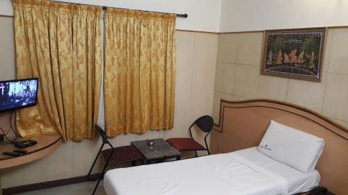 Lova arba lovos apgyvendinimo įstaigoje Anand Regency Majestic