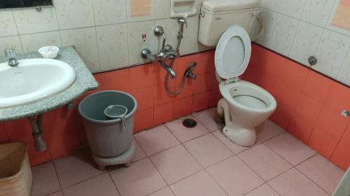 Vonios kambarys apgyvendinimo įstaigoje Anand Regency Majestic