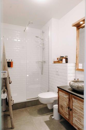 a bathroom with a shower and a toilet and a sink at Eyja Guldsmeden Hotel in Reykjavík
