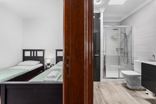 Kylpyhuone majoituspaikassa Home2Book Stunning Apartment & Terrace Playa Honda