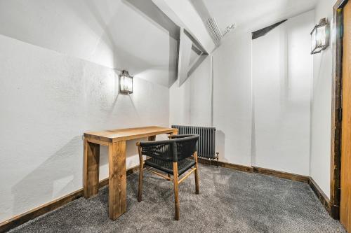 Gambar di galeri bagi Quirky Retreats - Chester Rose di Chester