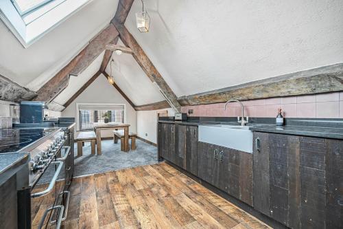 Dapur atau dapur kecil di Quirky Retreats - Chester Rose