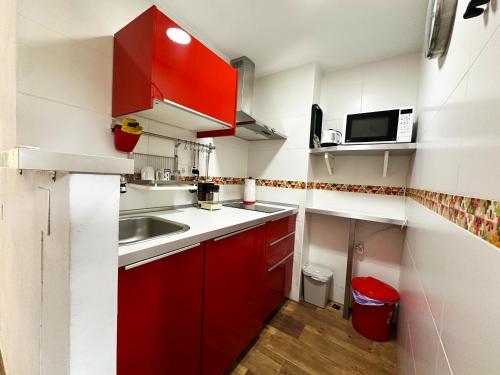 HAC - Central Studio with Terrace and Sea Views - AC, Lift, 2 min to the Pedestrian Centre