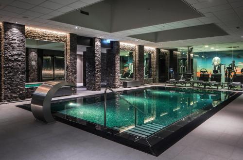 a swimming pool in a hotel room with a swimming pool at Van der Valk Hotel Dordrecht in Dordrecht