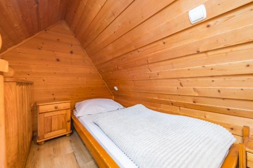 Ένα ή περισσότερα κρεβάτια σε δωμάτιο στο Budget room - Tanie pokoje BURTEK