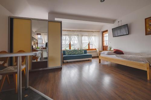 Ένα ή περισσότερα κρεβάτια σε δωμάτιο στο Budget room - Tanie pokoje BURTEK