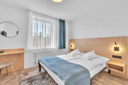 Säng eller sängar i ett rum på Hotel Za Vodou