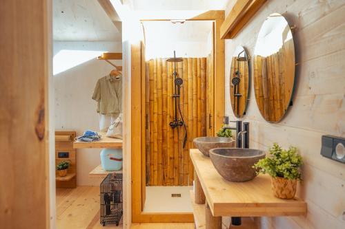 a bathroom with two sinks and a shower at Kampaoh Kikopark Playa in Oliva