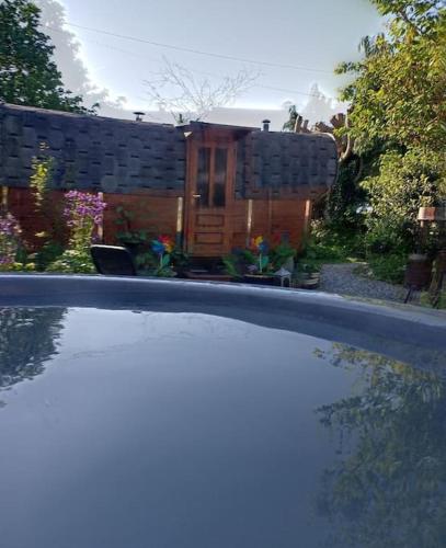 Un jardín fuera de Hidden Hearts Self Catering Accommodation & Hottub