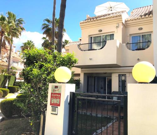 STYLISH TOWNHOUSE IN BEACHFRONT COMPLEX photo 23
