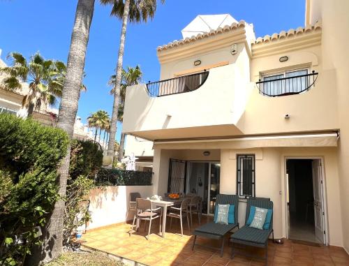 STYLISH TOWNHOUSE IN BEACHFRONT COMPLEX photo 21