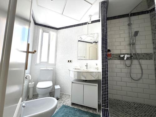 STYLISH TOWNHOUSE IN BEACHFRONT COMPLEX photo 28
