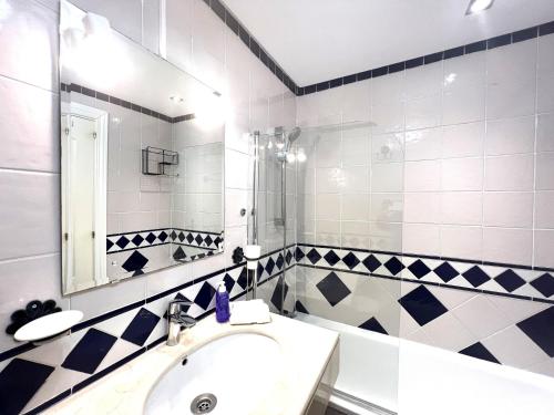 STYLISH TOWNHOUSE IN BEACHFRONT COMPLEX photo 27