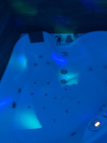 a close up of a table with blue lights at Palese Profumo di Mare in Santo Spirito