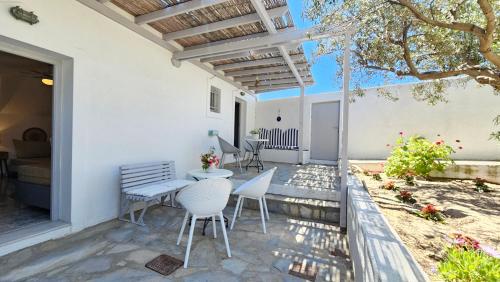 Μπαλκόνι ή βεράντα στο Rinio Guesthouse in Adamas