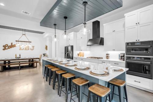 Dapur atau dapur kecil di White Whale Concierge Services