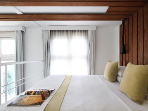 a bedroom with a large bed with a window at HTL 9 de Julio BsAs in Buenos Aires