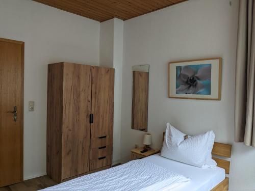Postel nebo postele na pokoji v ubytování Hotel Pension Winzerhaus