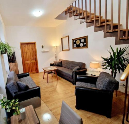 Matilda Old Town Apartment with free 2 car parking