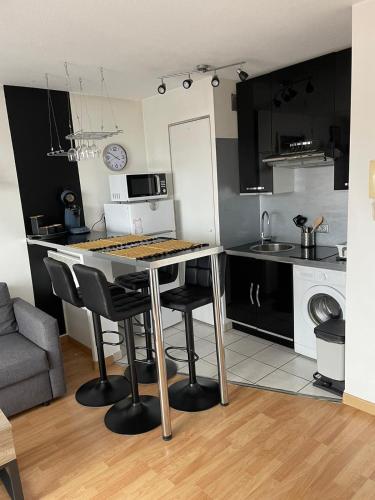 City Rose T2, Climatisation,parking privé, piscine, wifi , tout confort