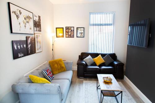 4 Bedrooms Spacious House With 2 Bathrooms Free Parking - sleeps up to 10 guests photo 60