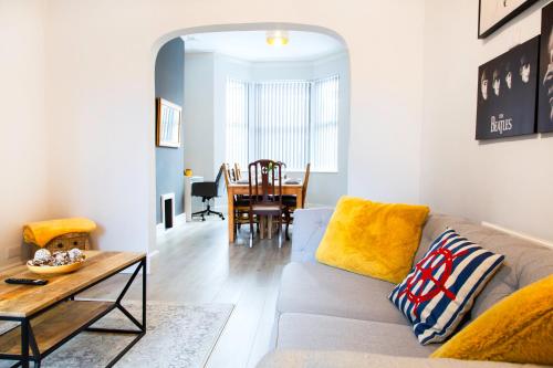 a living room with a couch and a table at 4 Bedrooms Spacious House With 2 Bathrooms Free Parking - sleeps up to 10 guests in Liverpool