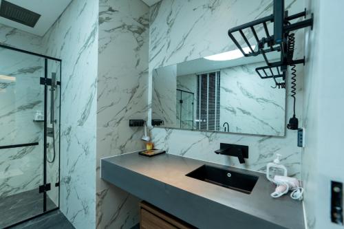 Φωτογραφία από το άλμπουμ του LUXURY VILLA WITH 6 BEDROOMs σε Trà Khê (1)