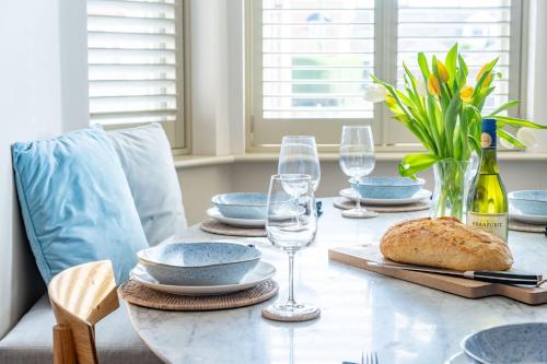 Afbeelding uit fotogalerij van White Horses - Sleeps 2 by Big Skies Cottages in Blakeney