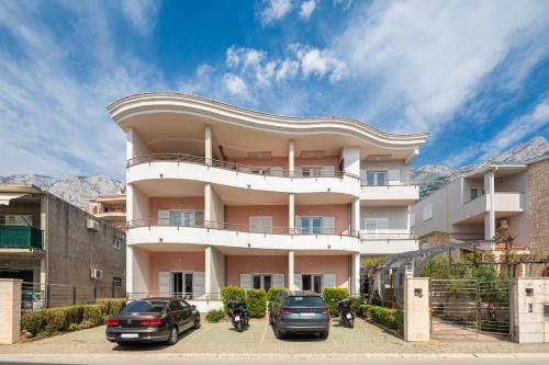 Brkić Apartments with private parking