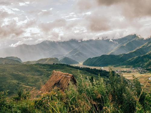 a view of a valley with mountains in the background at Imani Eco Sky Lodge Ngoc Chien in Nam San
