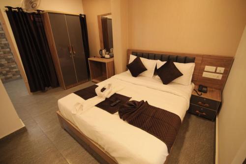 Una cama o camas en una habitación de Afa Residency