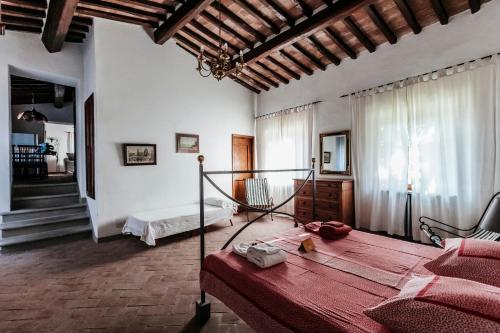 Ένα ή περισσότερα κρεβάτια σε δωμάτιο στο Borghetto Il Poggiolo Mugello - Affitti Brevi Italia