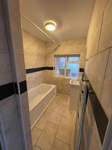 Luton Airport - Affordable Home tesisinde bir banyo