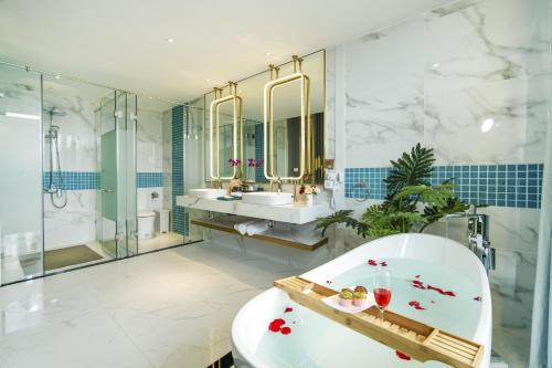 Koupelna v ubytování Entire Luxurious Villa - view Coconut Forest