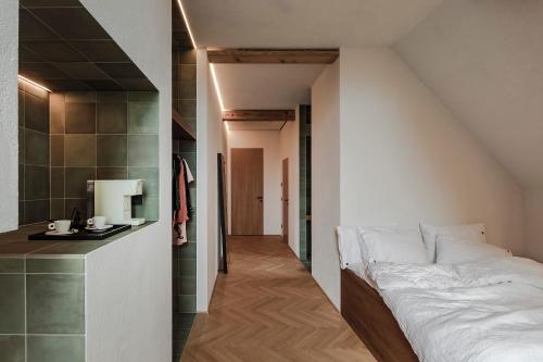a small bedroom with a bed and a bathroom at Lukas Kapeller Hotel und Restaurant in Steyr