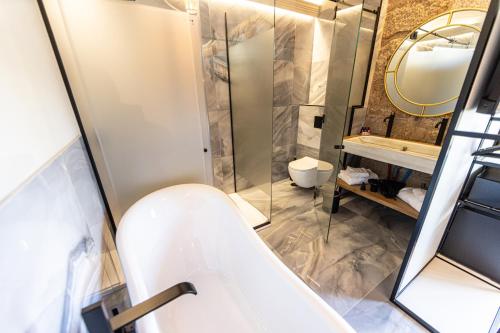 Ένα μπάνιο στο Hospedium Hotel Barómetro de Camariñas