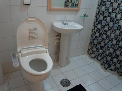 A bathroom at Hostel Vergueiro