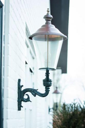 a street light attached to the side of a building at Van Doremaele Luxury Guesthouse in Velddriel