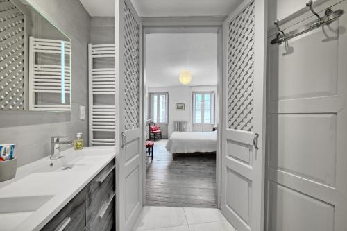 a bathroom with a door leading to a bedroom at Maison Familiale in Luchon