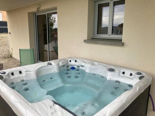 Φωτογραφία από το άλμπουμ του Jacuzzi avec vue exceptionnelle σε Vienne