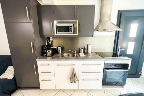 صورة لـ Terrasse 360° avec vue sur vallée, sans vis à vis في Poussan