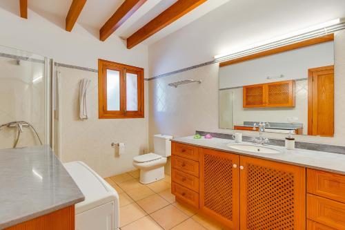 Ένα μπάνιο στο Finca Can Gallet
