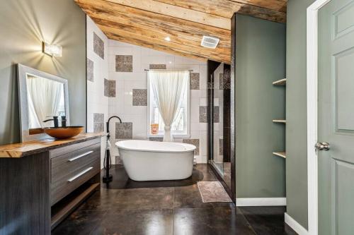 Et badeværelse på Cozy, luminous and charming retreat