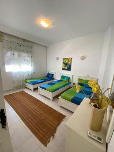 Postel nebo postele na pokoji v ubytování Dar Douja à Chaffar / Ton chez-toi près de la plage