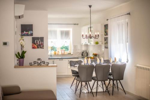 a kitchen and dining room with a table and chairs at Vila Orchidee in Poreč