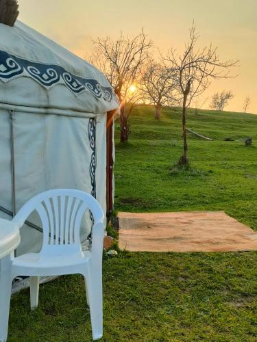 Východ nebo západ slunce při pohledu z luxury tent nebo okolí